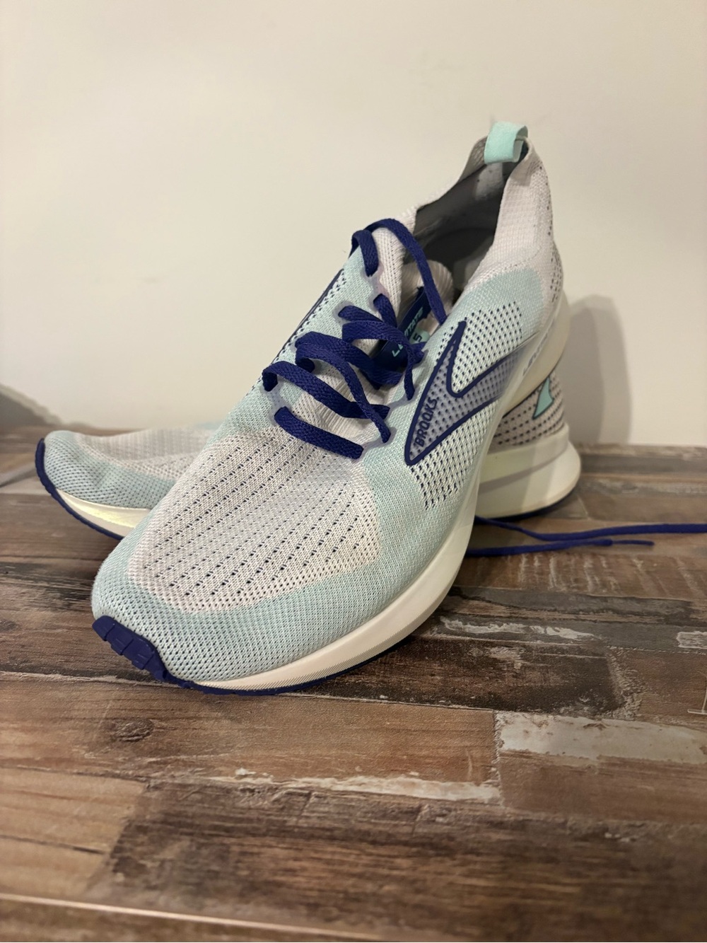 Women’s Brooks Levitate Sneakera